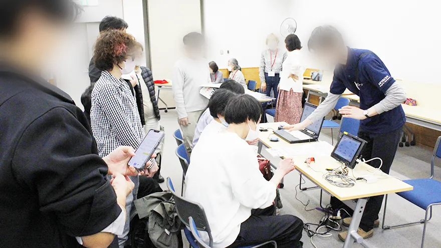 意思伝達装置ハンズオン講習の風景